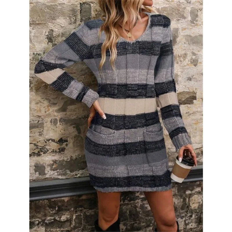 

Новинка осени и зимы 2025 года, облегающее платье-свитер с двойным карманом и v-образным вырезом в тон