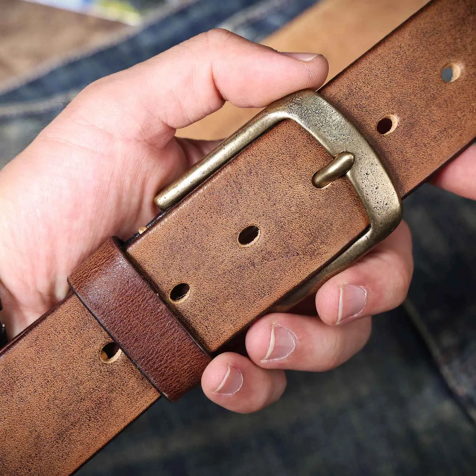 Vintage-Herrengürtel aus echtem Leder mit massiver Messingschnalle, lässiger Dornschließe-Gürtel mit Geschenkbox, verdicktes italienisches Rindsleder – Detail 17