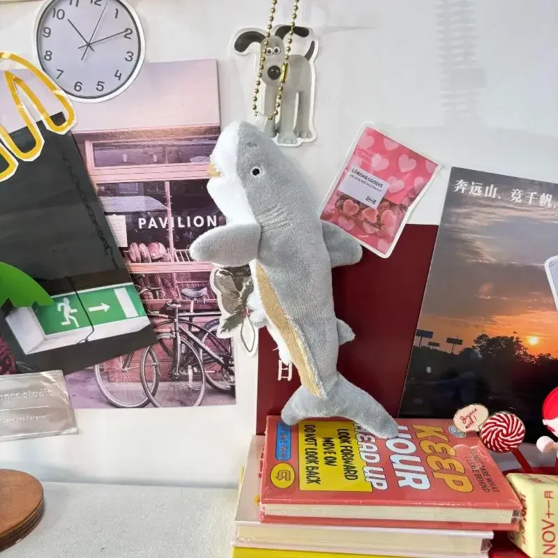 Bonito dos desenhos animados cinza tubarão chaveiro de pelúcia adorável boneca de pelúcia chaveiro saco pingente titular chave do carro pendurado decoração presentes adoráveis