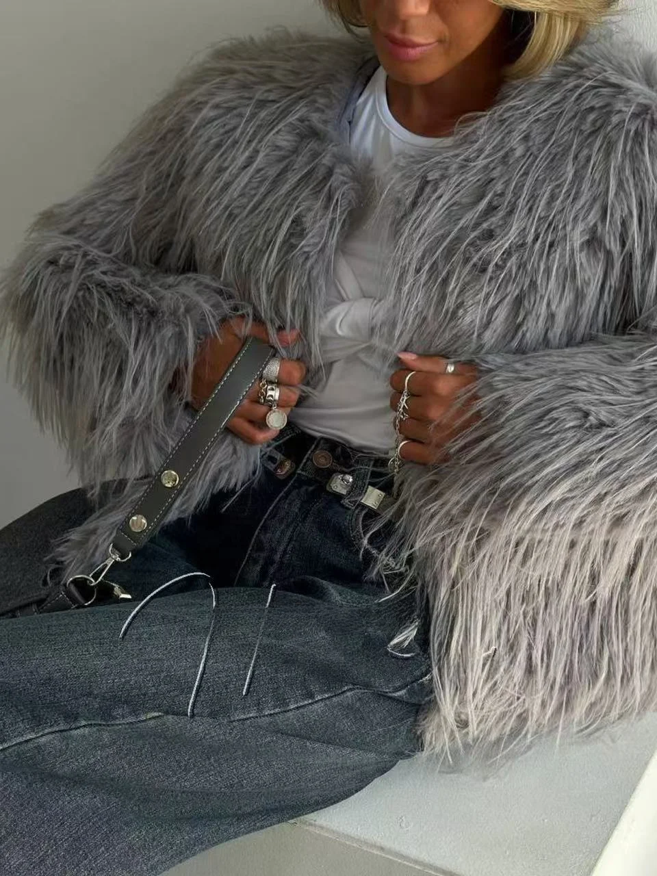 

Женская шуба Ele ort, новинка, европейская свободная посадка, длинный бархатный материал, женственная верхняя одежда с шлейфом