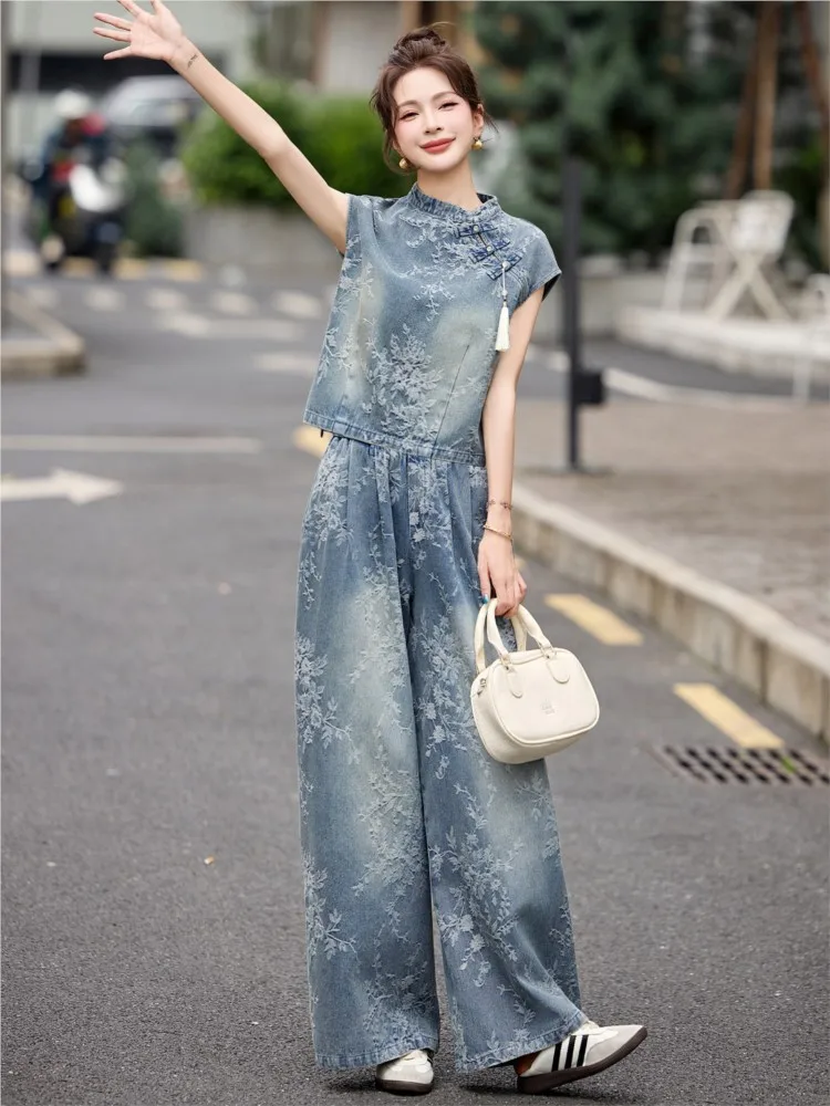 

A new Chinese-style set with button-up prints fashionable and stylish wide-leg pants two-piece