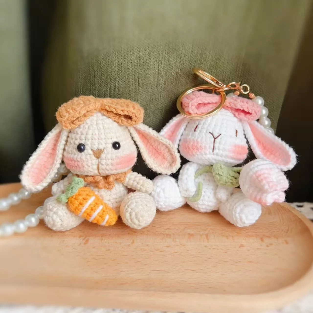 chaveiro-artesanal-de-orelha-de-coelho-fofo-pingente-de-croche-adoravel-acessorio-ideal-para-presente-de-casal-material-mo