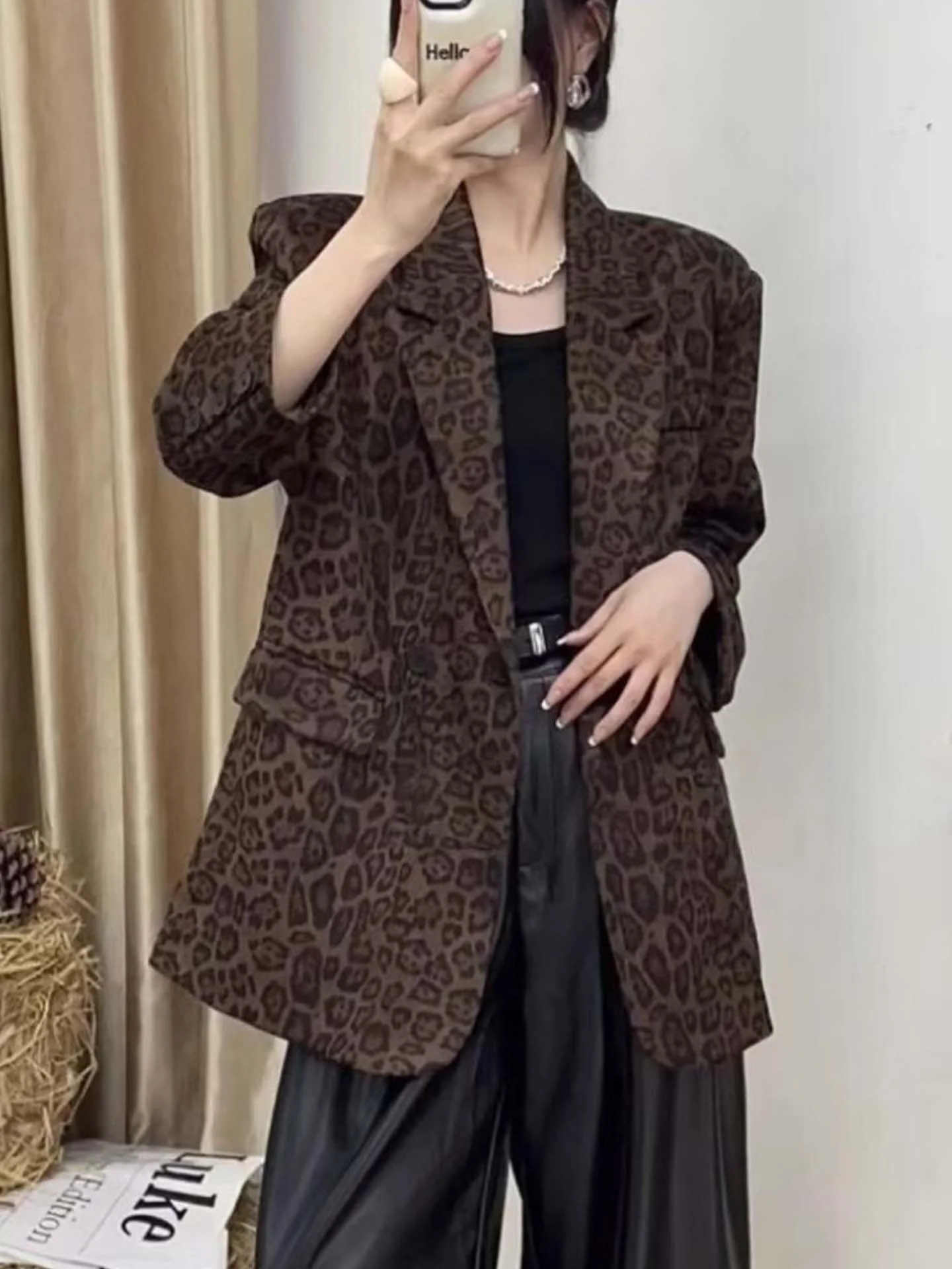 ชุดสูทลายเสือดาวแขนยาวสำหรับผู้หญิง รุ่นใหม่สำหรับฤดูใบไม้ร่วง สไตล์ลำลองอเนกประสงค์ แมทช์ได้ทุกฤดู เสื้อโค้ทแฟชั่นสำหรับผู้หญิง