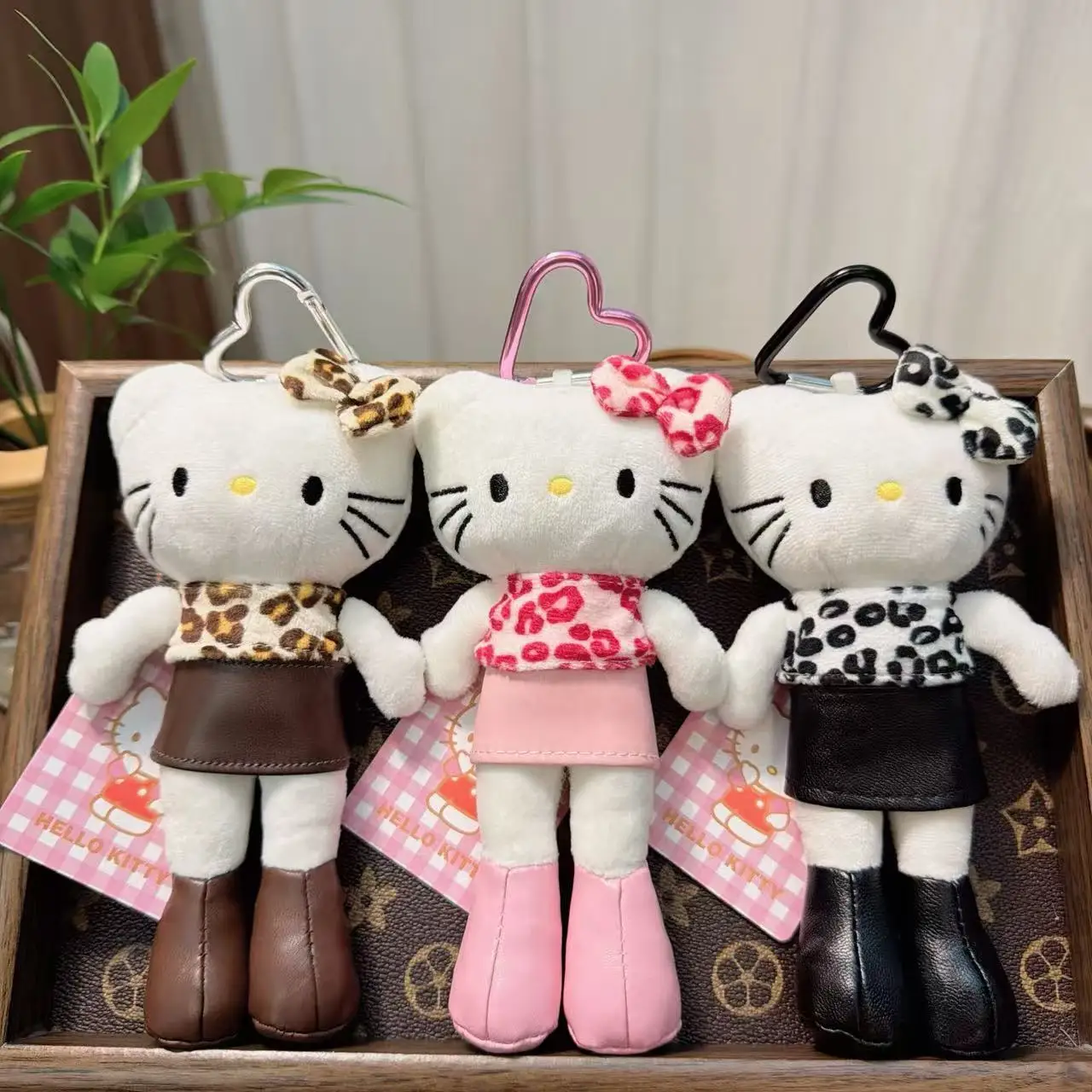

Long-legged For HelloKitty Plush Keychain Leopard Print Black Pink Heart Pinning Toy Backpack Pendant