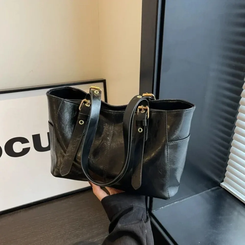Bolsos de mano femeninos de Color sólido de gran capacidad bolso 2025 bolsos de hombro con cadena versátiles coreanos para mujer bolso de mano minimalista de lujo