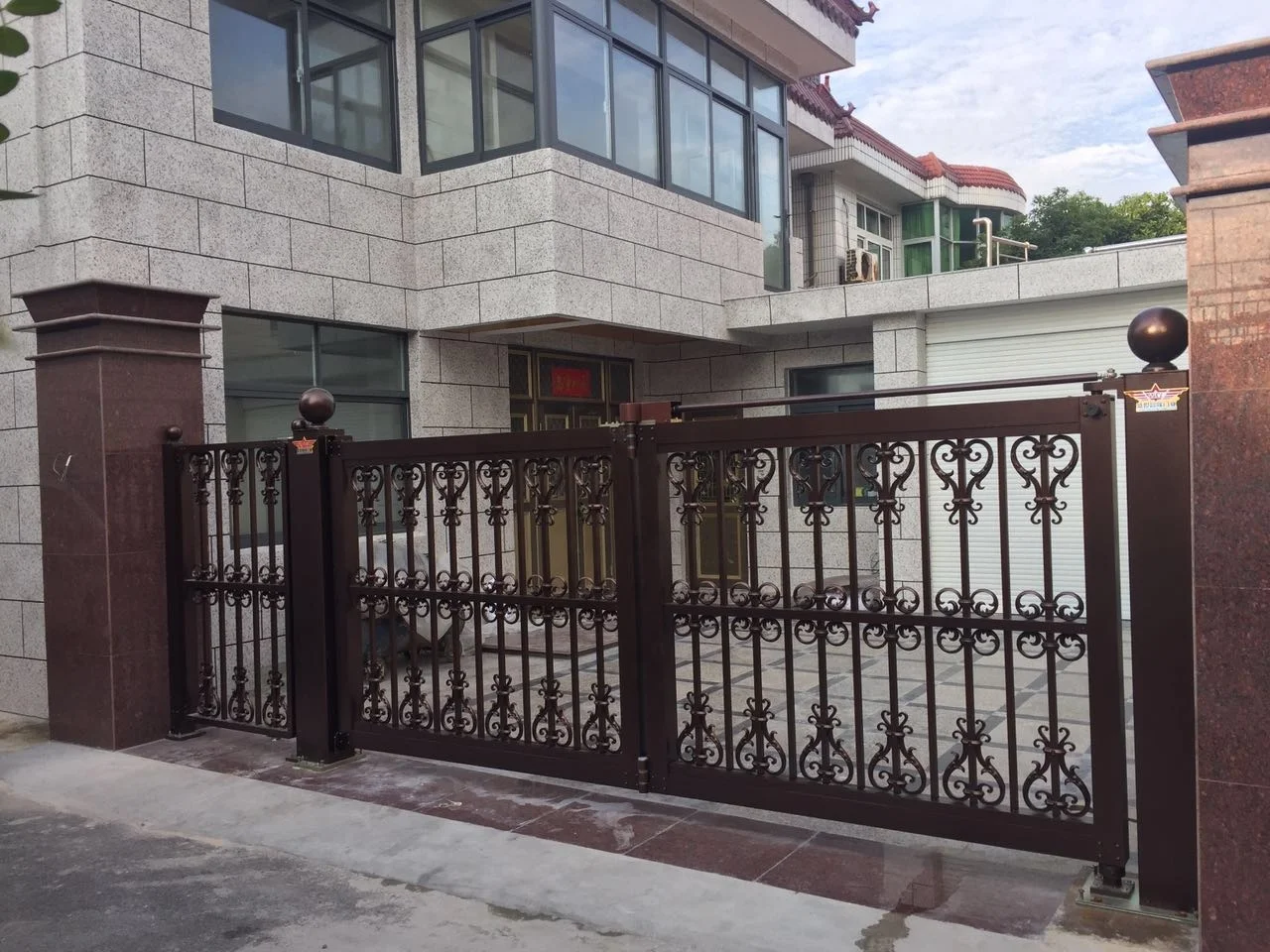 

Automatic Security Fence With Electric Folding Gate Lowes Swing Open Style For Villa/Garden & Main Apartment Design