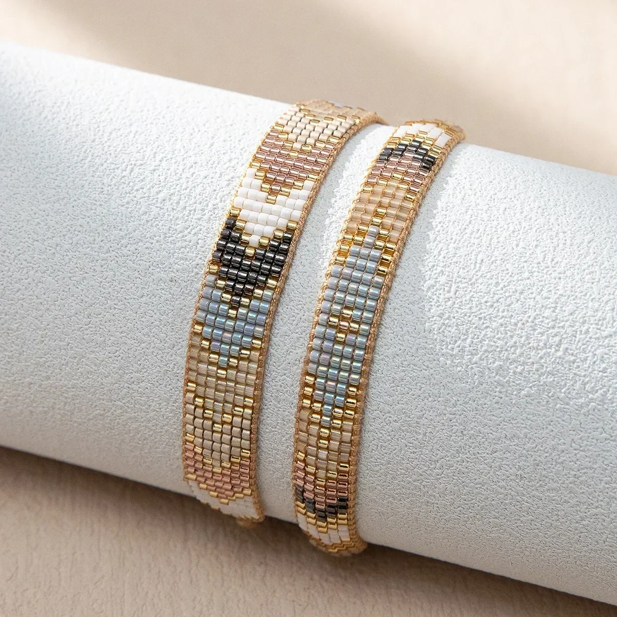 Bohemia Rice bead bracelet Geometry Hand weaving Pattern Arrow Gradient color Adjustable  Female Personality Beaded bracelet
