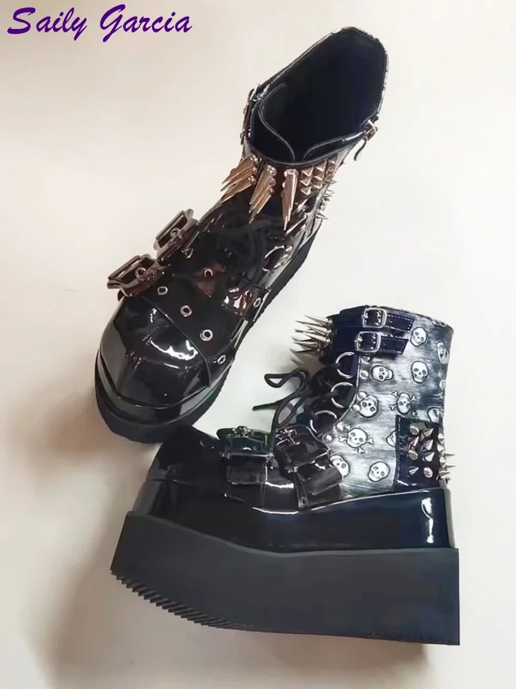 

Ботильоны с острыми заклепками, ботинки на платформе с круглым носком и пряжкой в виде черепа, боковая молния, 2025 г., женская обувь в стиле панк, увеличивающая рост 12 см