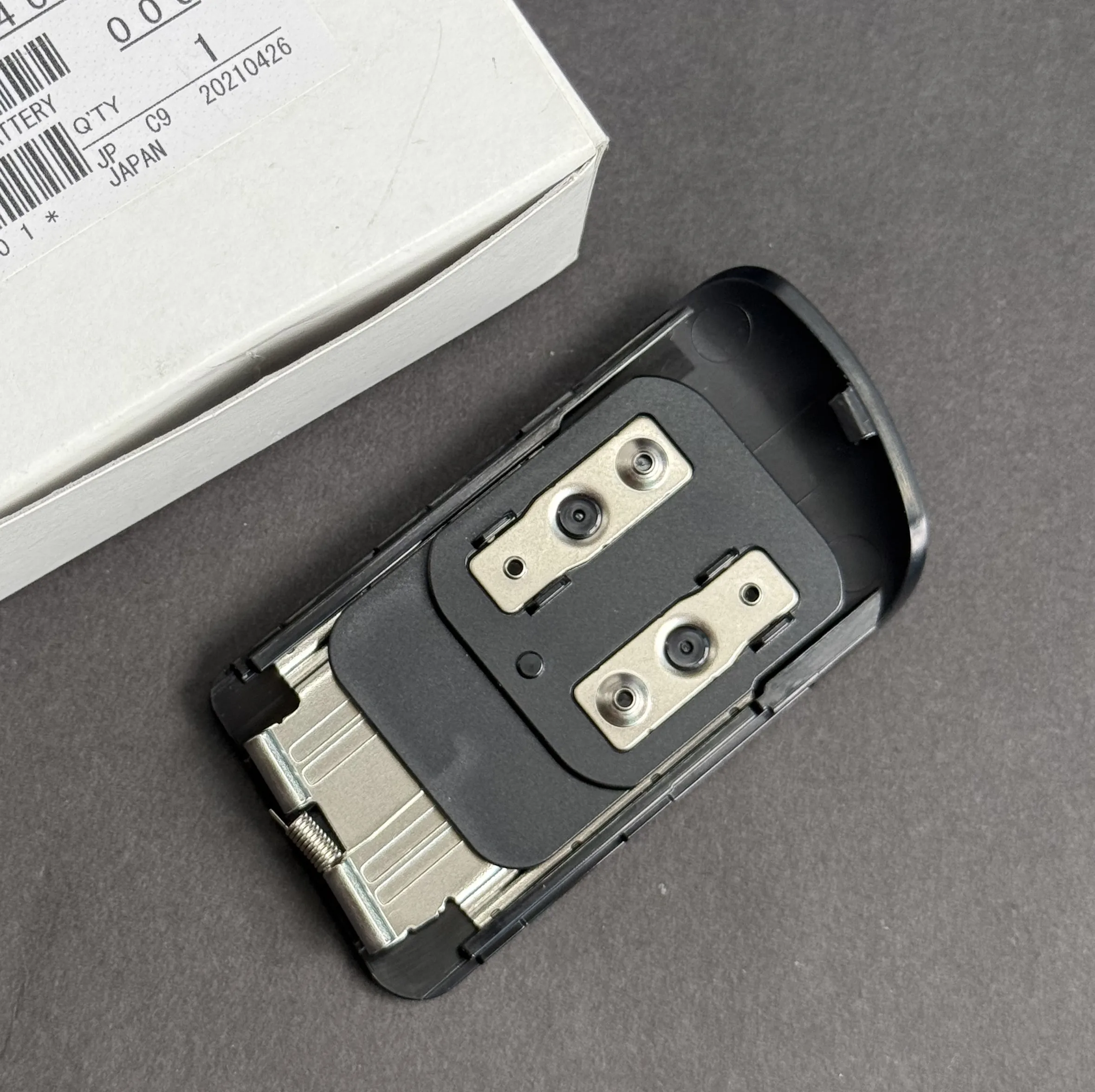 Brand New Originale PER Canon Coperchio dello sportello della batteria COVIDE per MR14EX II MT-26EX-RT MT26EX RingLite Twin Lite