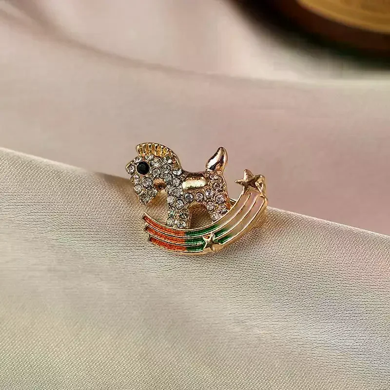 Luxury Rhinestone Horse Brooches For Women Men Anti-glare Animal Lapel Pin Fashion Clothing Jewelry Accessories Gift