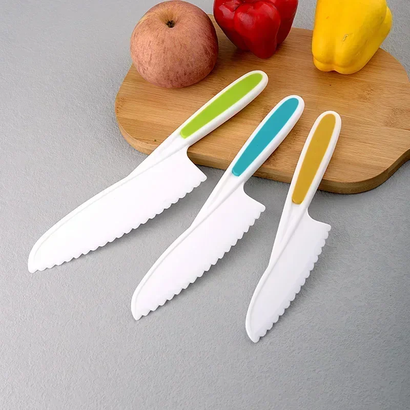 Set di coltelli da cucina in Nylon coltelli da cucina per bambini bordi seghettati coltelli per bambini coltello in plastica per bambini per