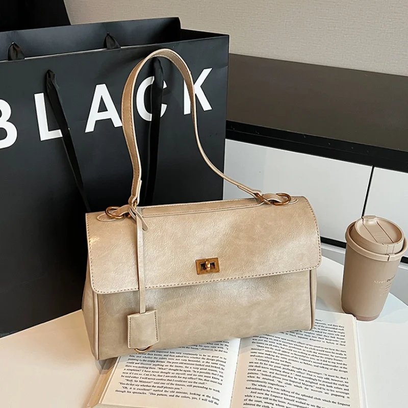 bolso-casual-para-dama-2026-el-clasico-y-versatil-bolso-kelly-de-pu-es-un-bolso-bandolera-retro-ideal-para-el-dia-a-dia-de-la-dama