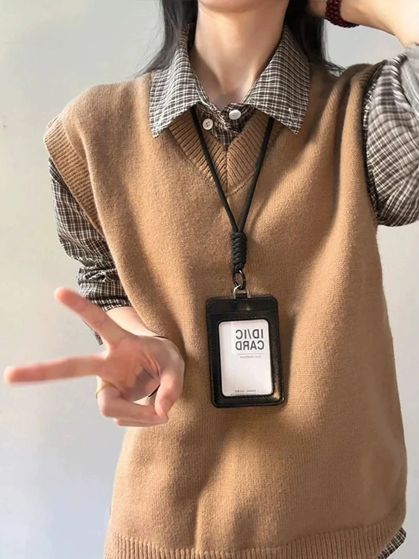 

i Color Knitted Vest Men's Autumn Korean Sle Lazy V-ne Sweater High-End Feeling Svel Tank Top Youth Casual Faion