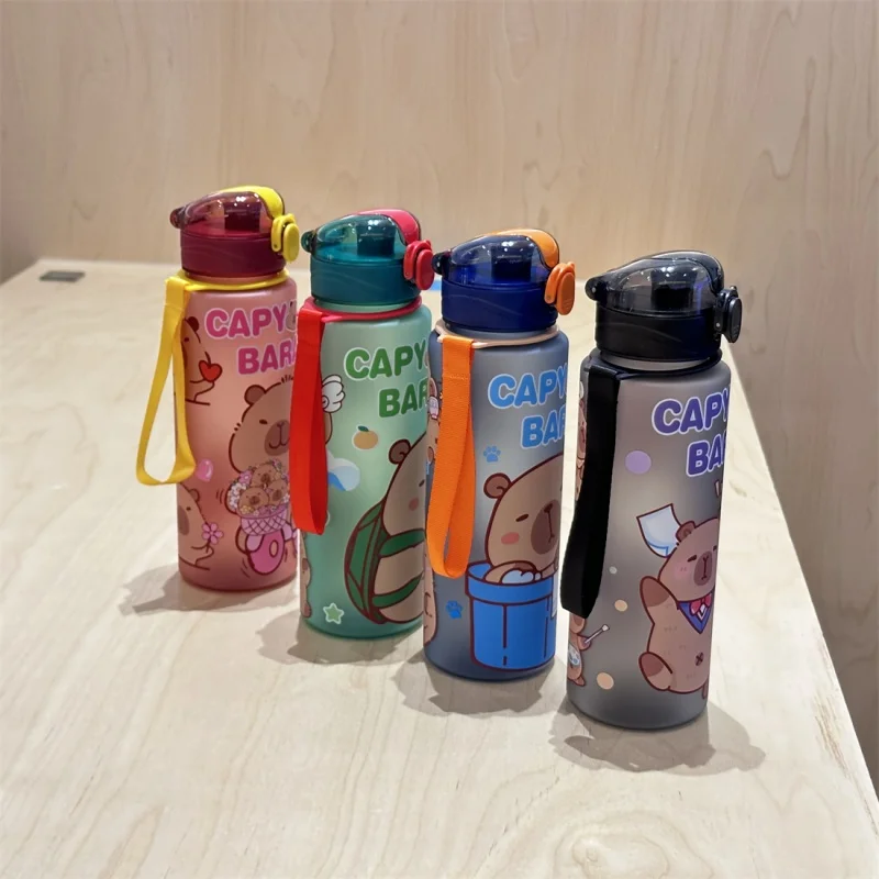 750ml น่ารักการ์ตูน Capybara ขวดน้ํารั่วซึมถ้วยฟางพลาสติกแบบพกพากลางแจ้งขนาดใหญ่ความจุขวดน้ํากีฬา