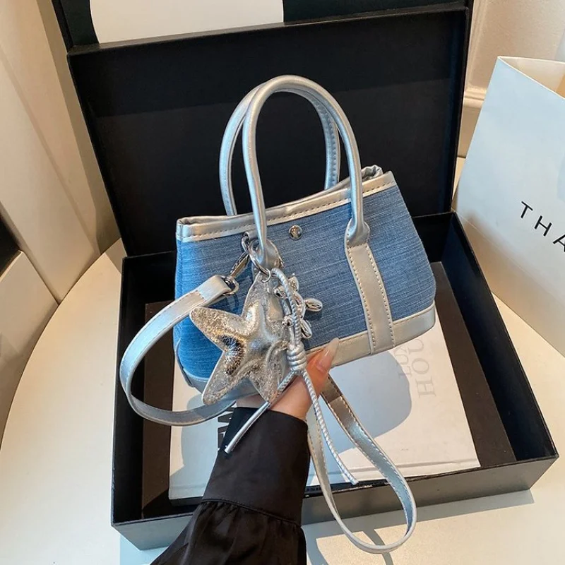 

Винтажная женская сумка-доктор с просторным интерфейсом и прочной кожаной сборкой