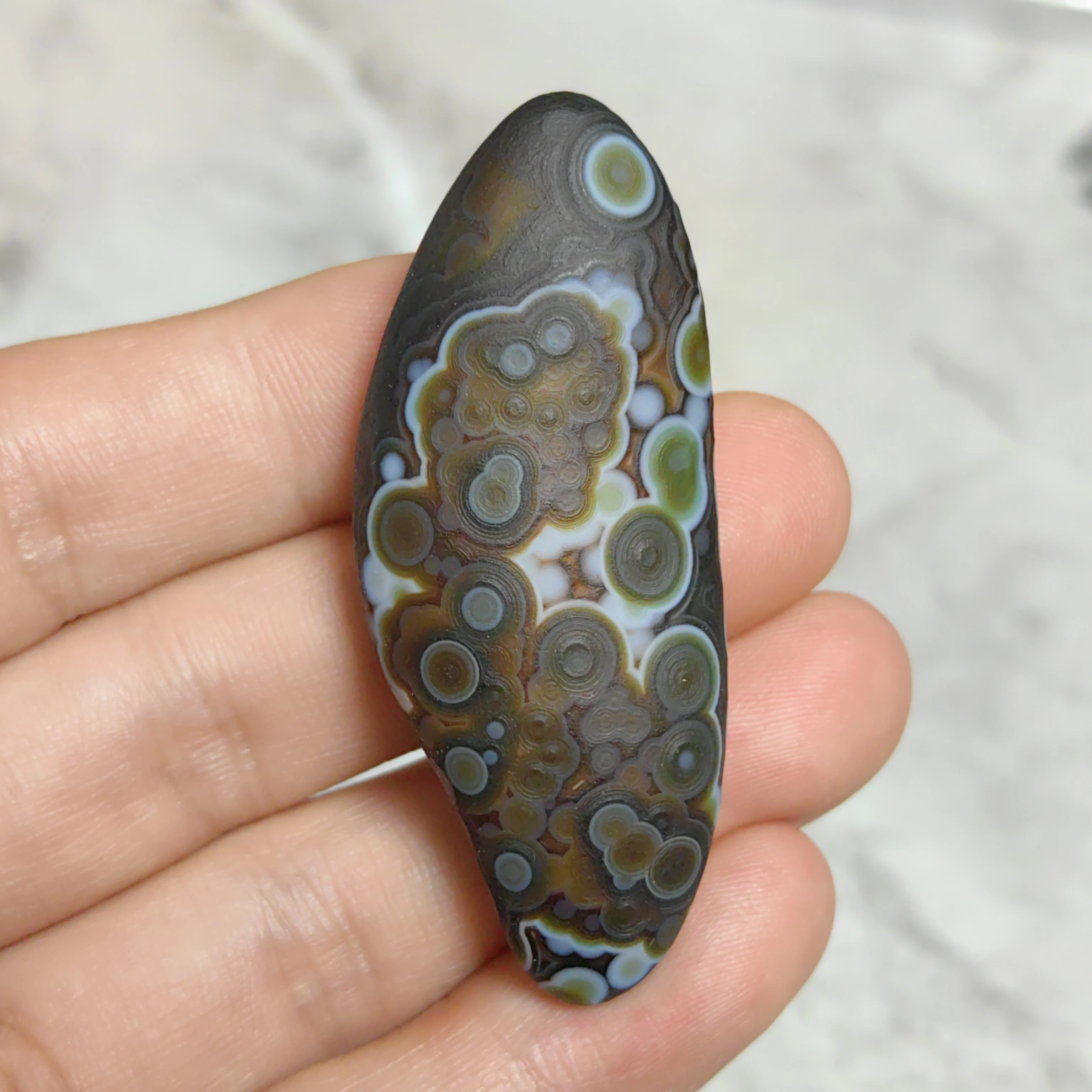 Premium Banded Agate Mineral Specimen, Natural Gobi Stone for Worry Stone, Palm StoneMeditation Focus & Unique Home Decor