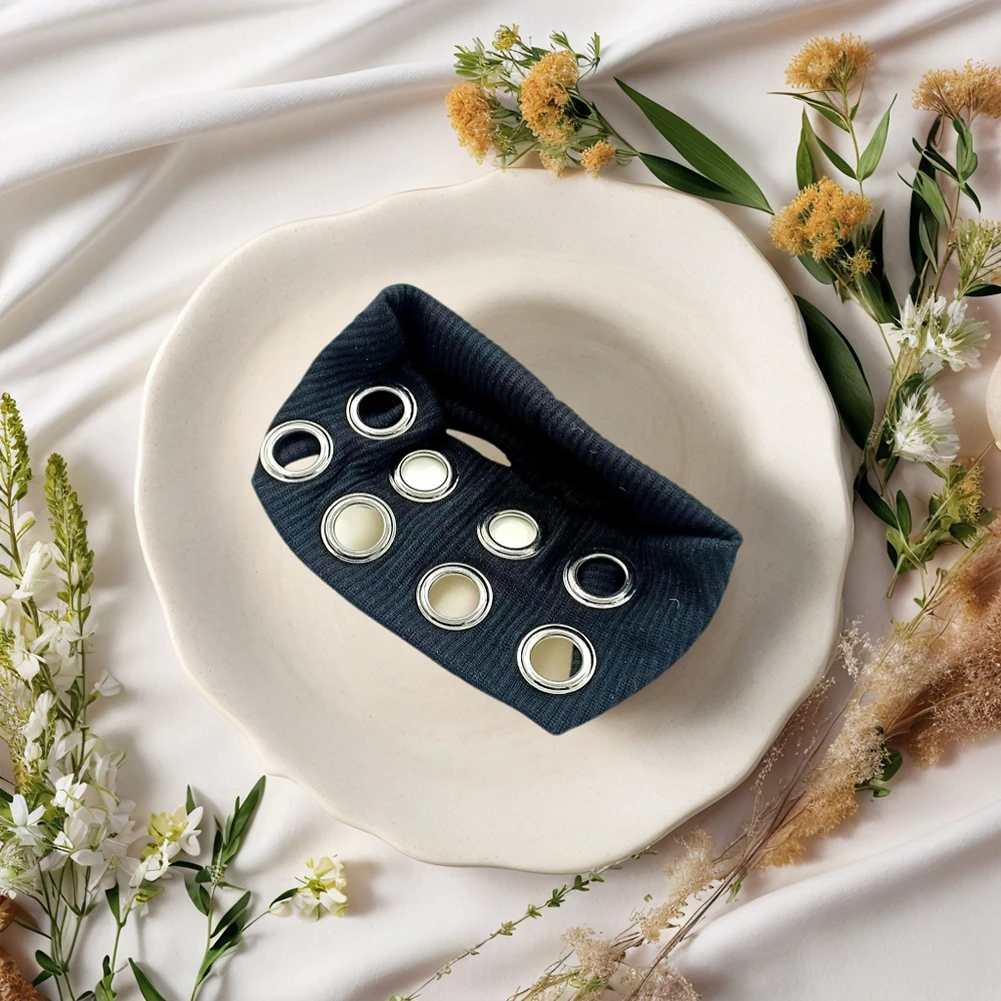 Fascia per capelli scavata Moda Tessuto traspirante Occhielli in metallo Copricapo Fascia ampia ed elastica antiscivolo per streetwear