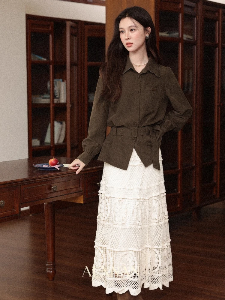 ALXNAN Plus Size Overhemd Bruin Revers Kant Kantoor Dame Overhemd met Riem 2025, Herfst Losvallend Casual Lange Mouw Blouse Dames D57750