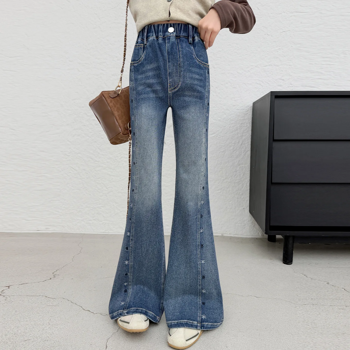 Teenagers Girls Denim Pants 2026 New Autumn Kids Slim Fit Flare Jeans With Leg Embroidery Spring Autumn Casual Trousers
