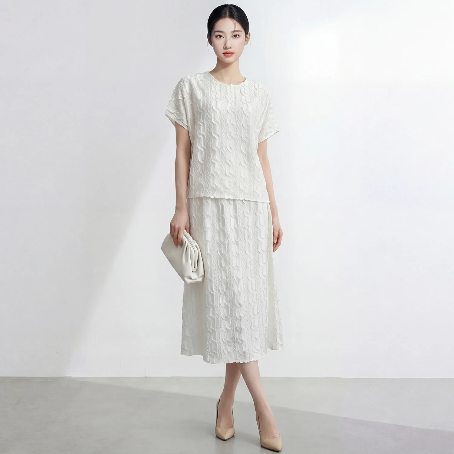 

Miyake Pleated Skirt Suit High-end Women's Summer Design Embroidered Loose Short-sleeved T-shirt Versatile Skirt Two-piece Set