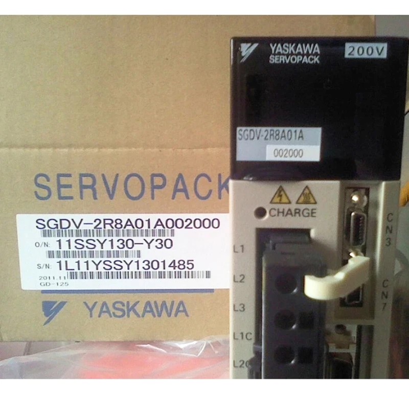 محرك سيرفو Yaskawa SGDV-2R8A01A002000 جديد متوفر في المخزون شحن سريع