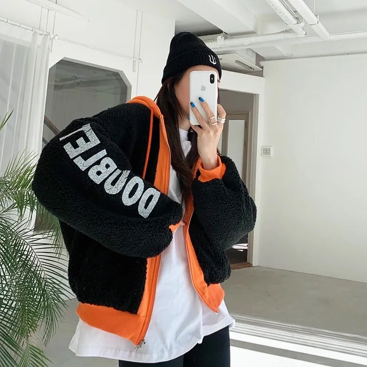 

Женская толстовка-кардиган с капюшоном, прямого кроя, с контрастными вставками из овечьей шерсти, с буквенным принтом, на шнурке, зимняя верхняя одежда