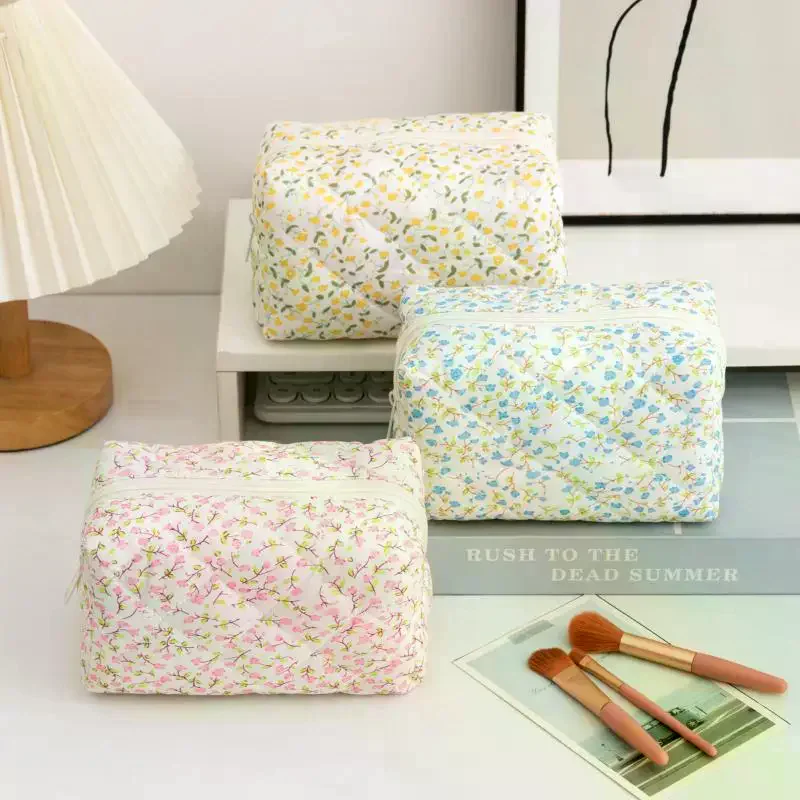 Storage Organizer Floral Puffy Quilted Makeup Bag Flower Printed Cosmetic Pouch Large Travel Cosmetic Bag Makeup Accessory