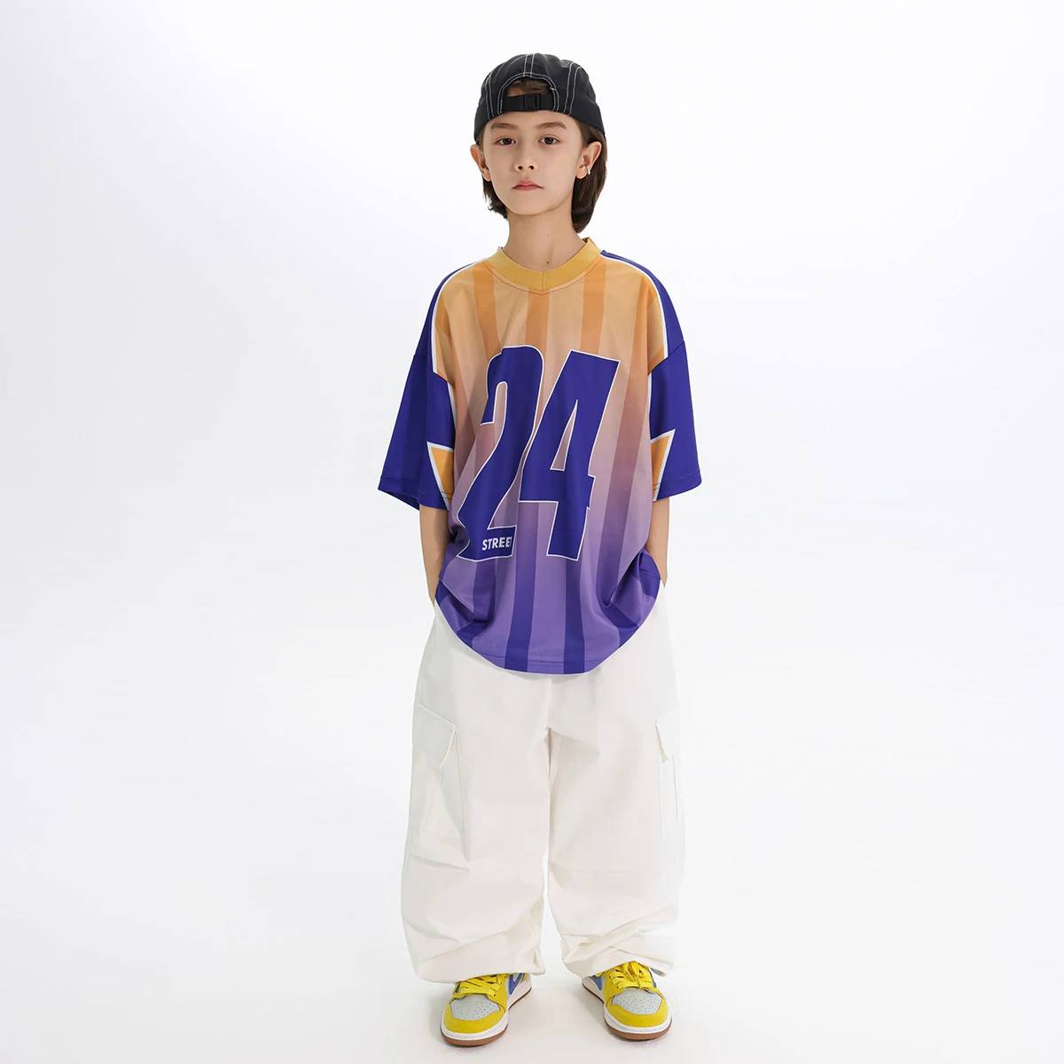 2025 Jazzdans Pak Jongens Streep Top Witte Cargo Broek Hiphop Pak Kinderen Oefenkleding Street Dance Podiumkostuums DN 20960
