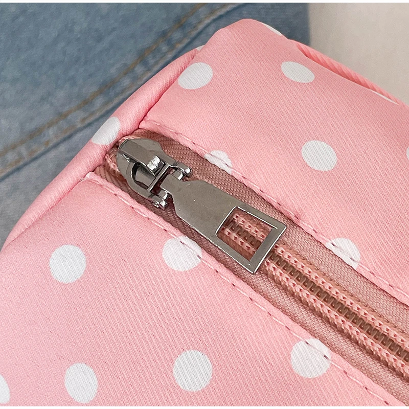 Gepunktete Schultertasche in langem Zylinderformat, Damen-Handtasche mit Tragegriff, zylindrische, leichte, schicke Tragetasche für den Arbeitsweg – Detail 5