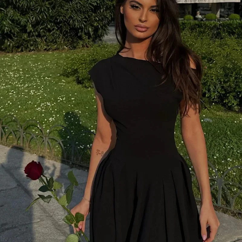 فستان ماكسي أنيق للسيدات لصيف 2025 موضة كتف مائلة وأكمام قصيرة مطوي على شكل حرف a رداء طويل للحفلات فساتين غير رسمية