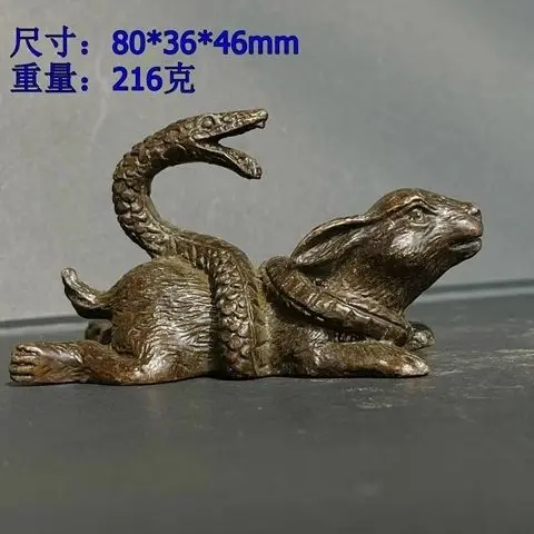 

Old copper snake wrapped rabbit rich must be rich solid rabbit copper snake pet tea ceremony ornaments carving bronze ware.