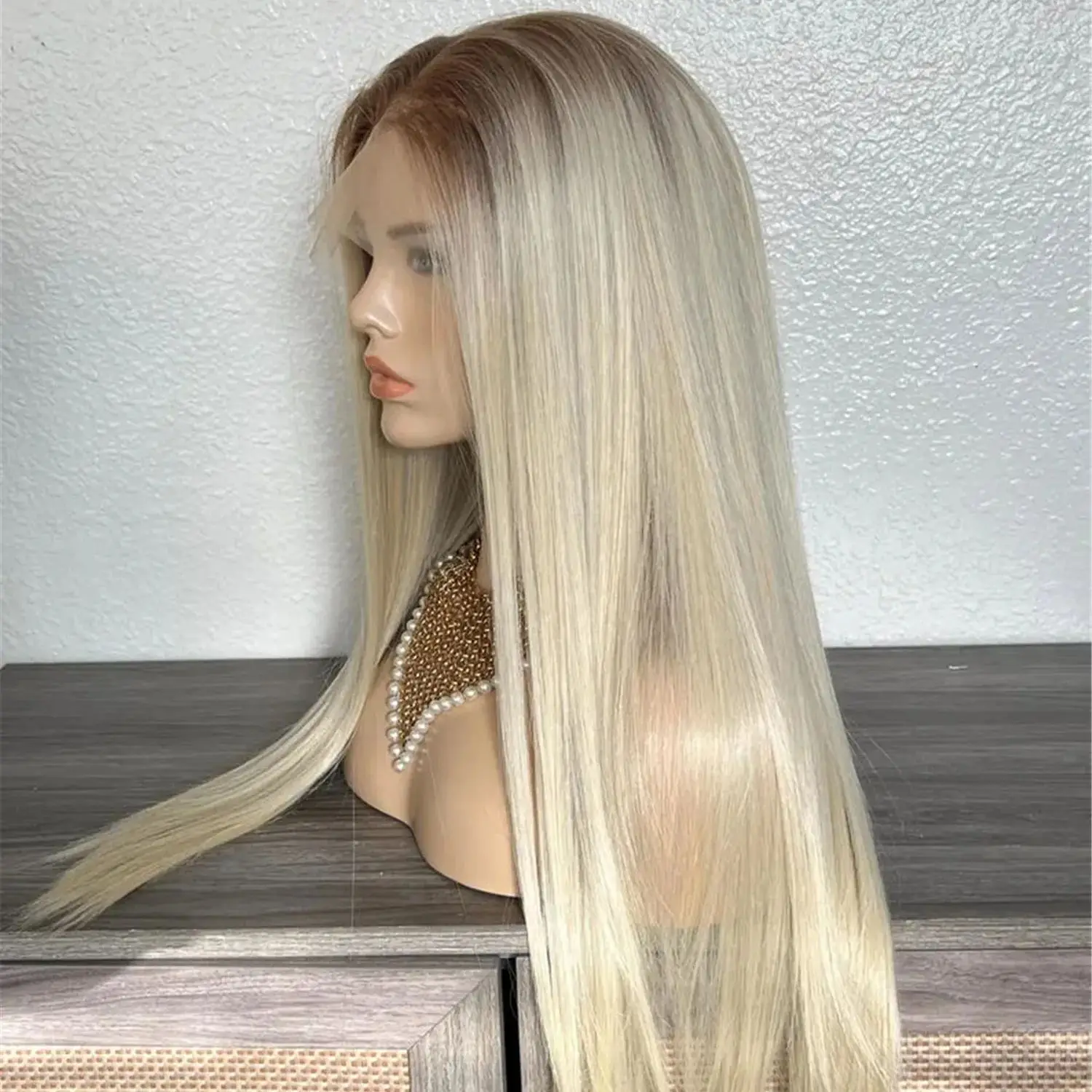 

Светло-русый парик для женщин, термостойкий, из синтетического волокна, 13x4, для повседневной носки, с коричневыми корнями, прямой, без клея