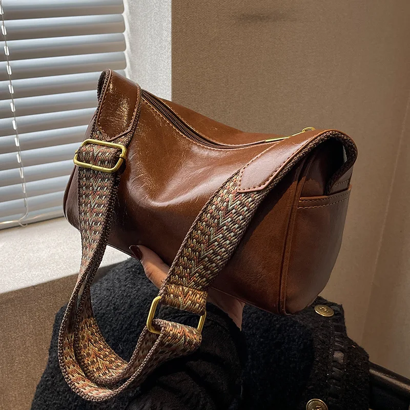 

2025 Autumn Winter Spacious Shoulder Bag, Women's Textured Crossbody Purse, Luxe Day to Night Tote, Minimalist Sling Bag, Casual