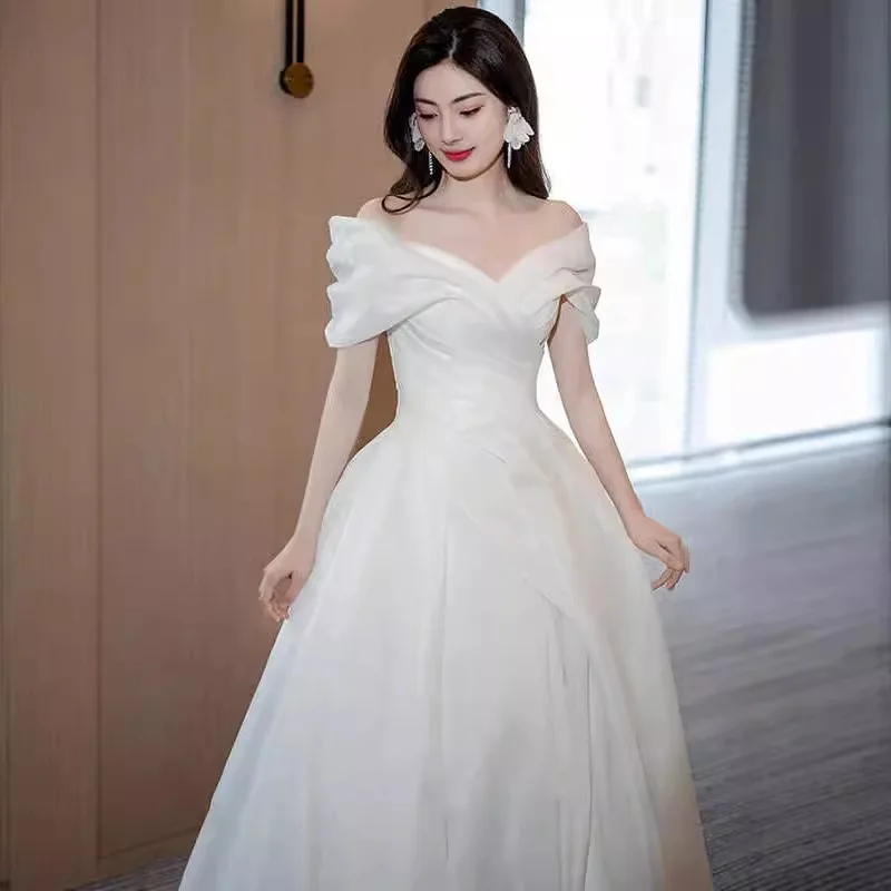 ชุดแต่งงานสไตล์ฝรั่งเศสแบบเรียบง่าย ปี 2026 แบบใหม่ ไหล่เดียว ผ้าซาติน ผ้าหลัก ไซส์ใหญ่ เรียบง่าย เหมาะสำหรับงานกลางแจ้ง ถ่ายรูปท่องเที่ยว