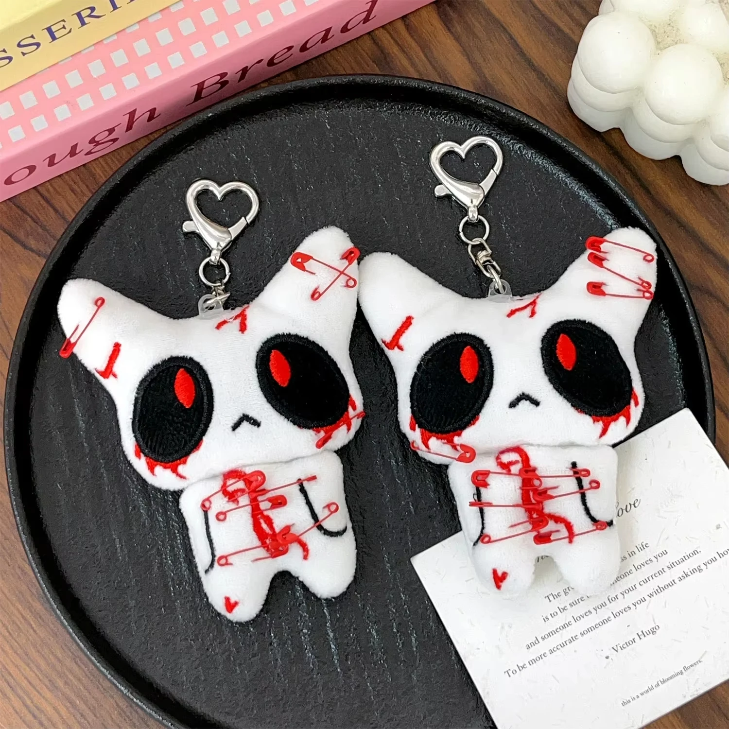 ハロウィンホラーぬいぐるみキーホルダー不気味な血まみれのモンスター人形ゴスキーリングバックパック用コスプレアクセサリーパーティーギフト