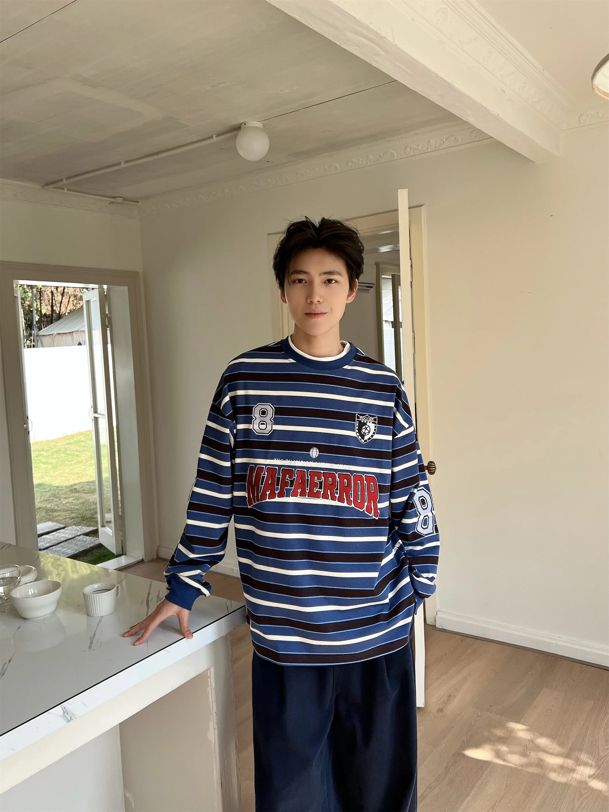 Camiseta de Moletom Masculina Estilo Americano Retrô Listrada Bordada Solta de Manga Longa Casual Confortável e Respirável