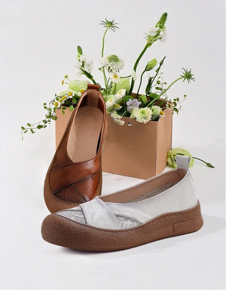 Neue Echtleder-Ballerinas für Damen, V-Ausschnitt Slip-On Schuhe, Retro-Kreuzfalt-Mokassins mit Prägungsmuster für Damen – Detail 3