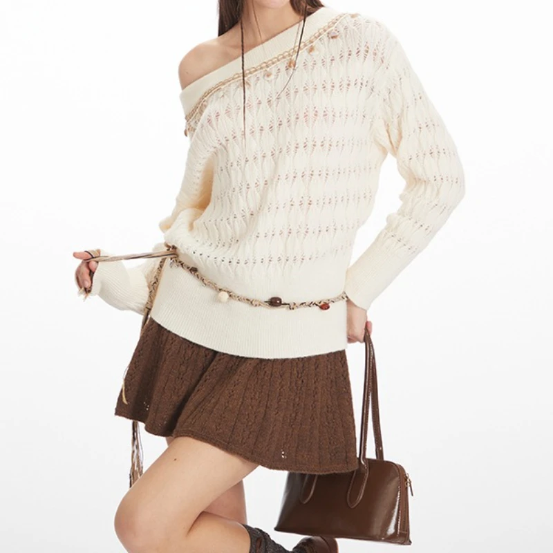 Maglione lavorato a maglia a maniche lunghe con temperamento ampio e monospalla Maglione dolce con spalle scoperte autunnale