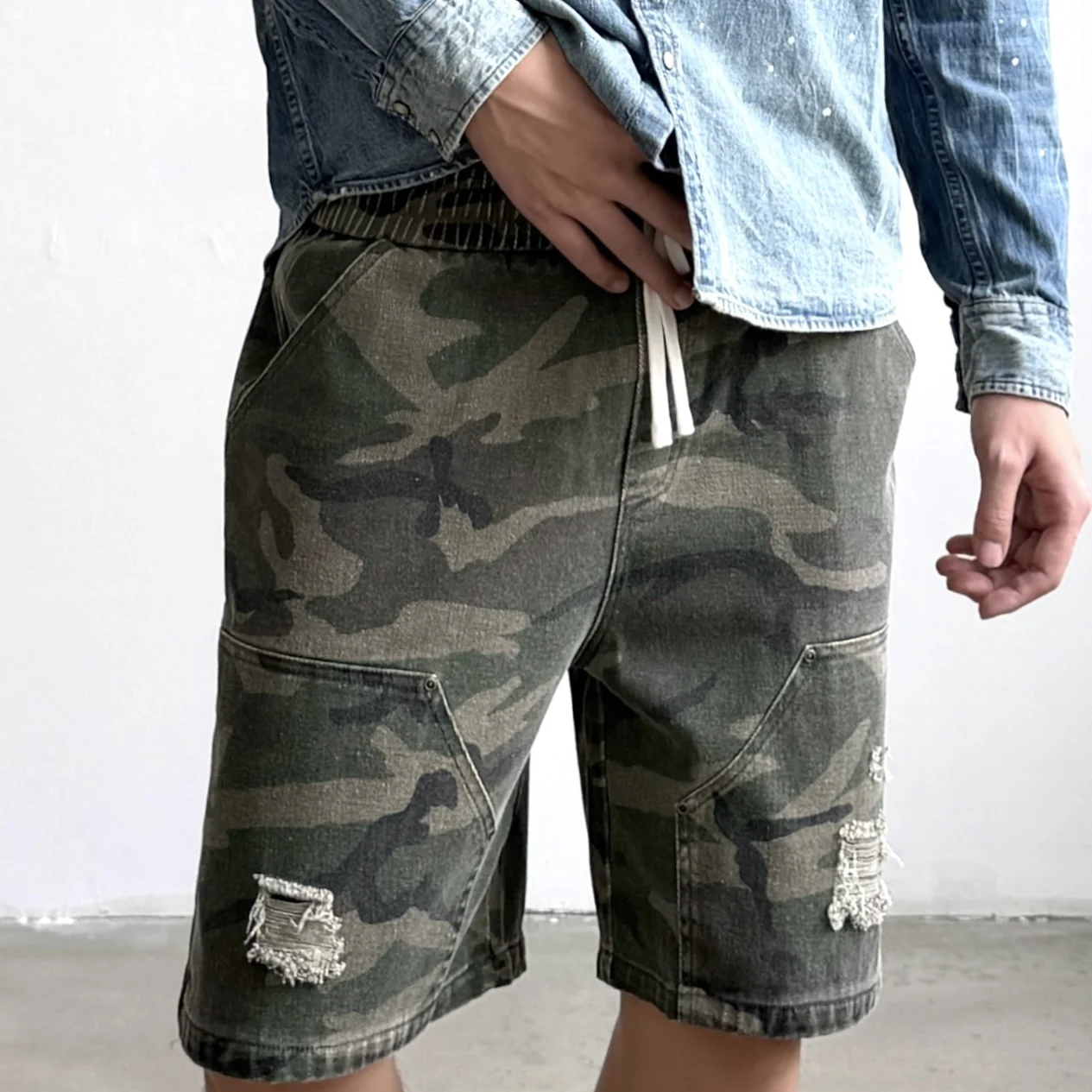 Men Women Camo Cargo Shorts Vintage Washed Distressed Ripped Patch Elastic Drawstring Waist Loose Straight Streetwear Work Short