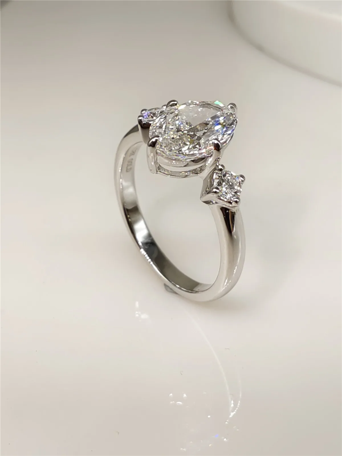 18K Gold Lab-Grown Diamond 5CT Oval Three-Stone Engagement Ring, High-End Jewelry Wedding Ring, Platinum Custom Wholesale