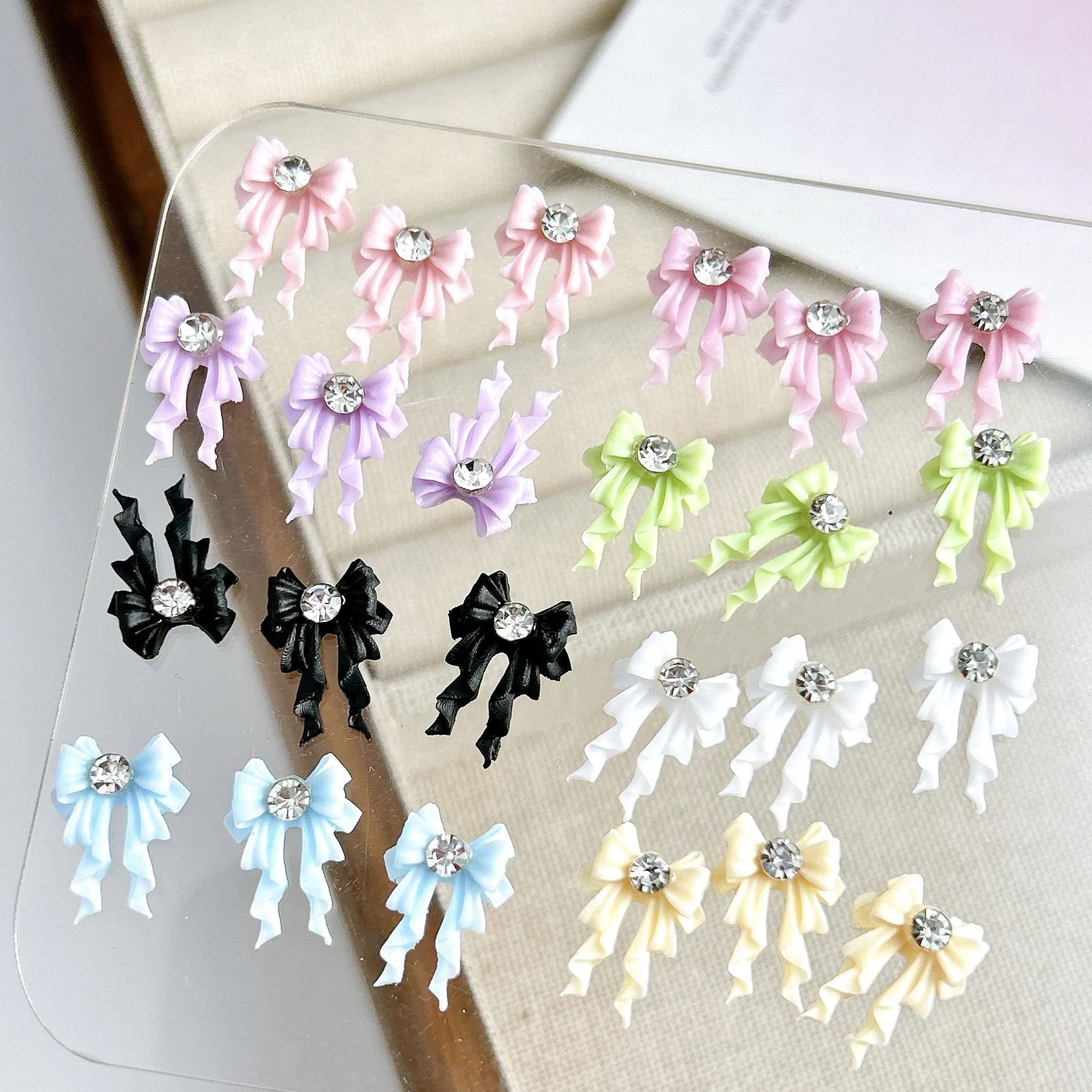 20PCS Multi-สี Minimalist ริบบิ้นโบว์เล็บ Charms หวาน MINI Rhinestones ฝังโค้งโบว์เรซิ่นตกแต่งเล็บ DIY