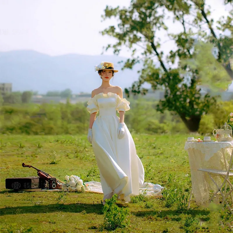 Vestido de novia ligero de satén nueva novia pequeño uso diario simple vestidos de un solo hombro fuera de la puerta