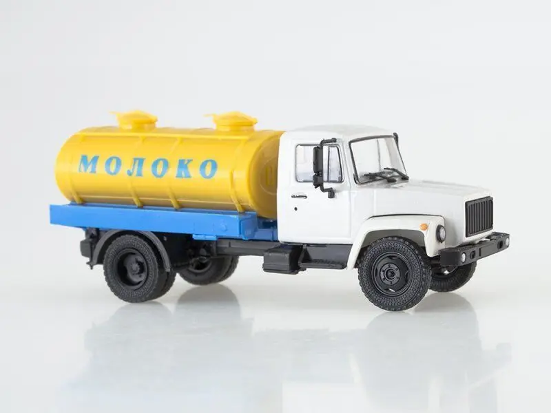 Новинка, Коллекционная модель автомобиля в масштабе 1/43