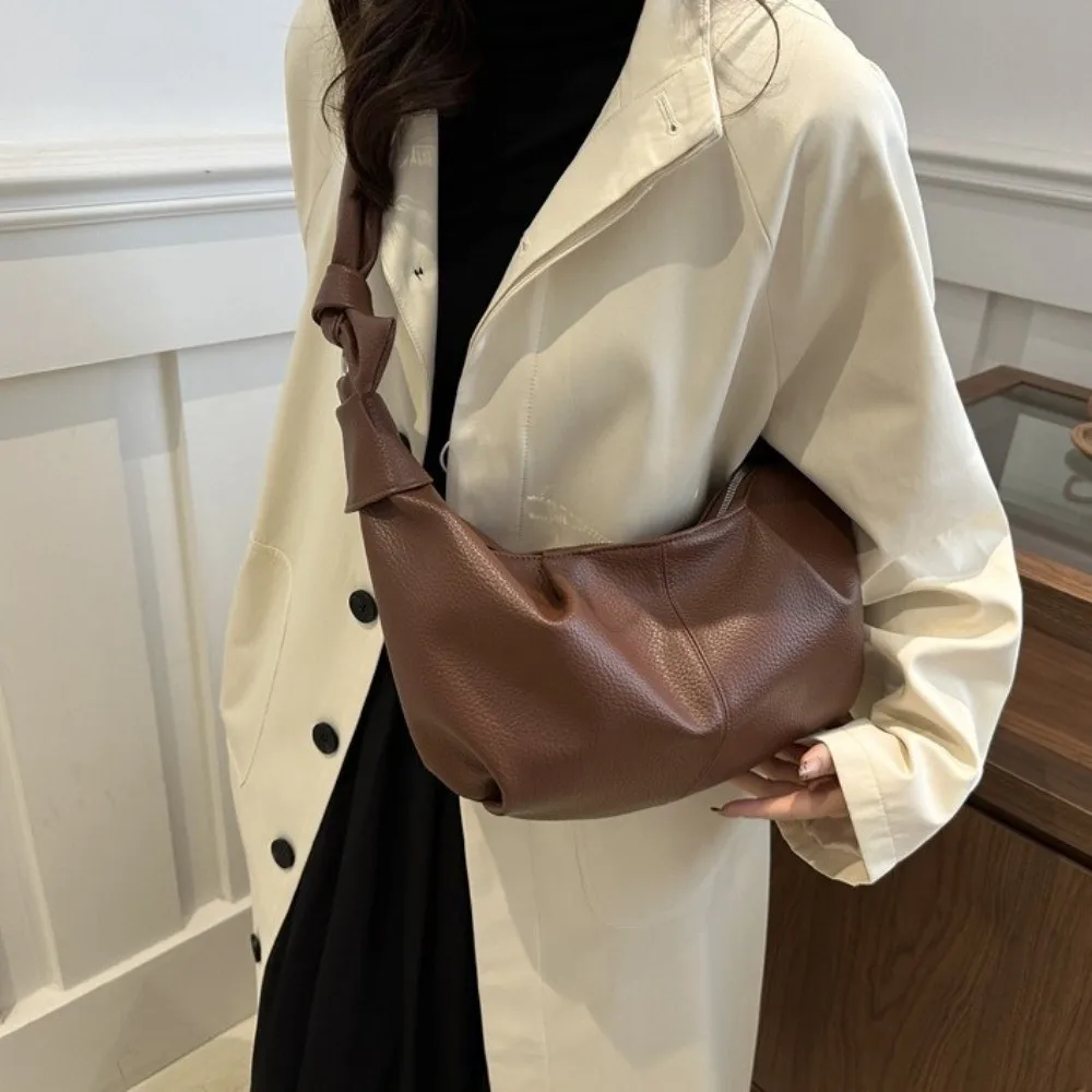 

Soft Leather Croissant Crossbody Bag Vintage Commuting Dumplings Shoulder Bag Large Capacity Korean Style Pleated Hobos Bag