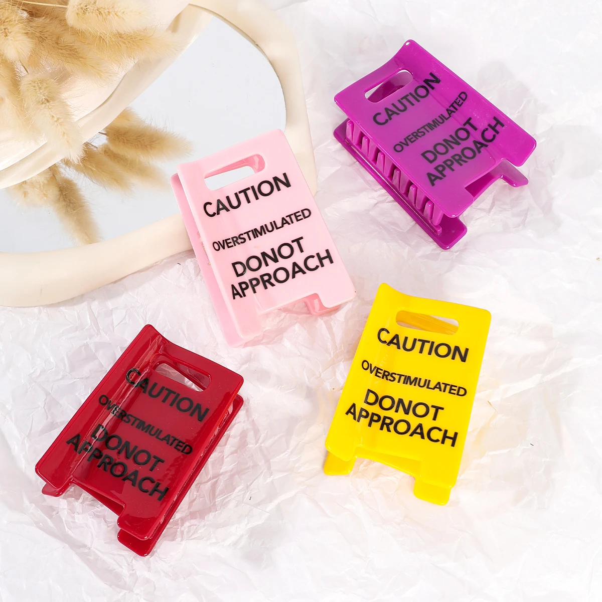 

1 шт. Креативная забавная заколка-краб в виде акулы с надписью «Осторожно, перегруженность» для офиса и дома, украшение для волос, женская заколка для волос