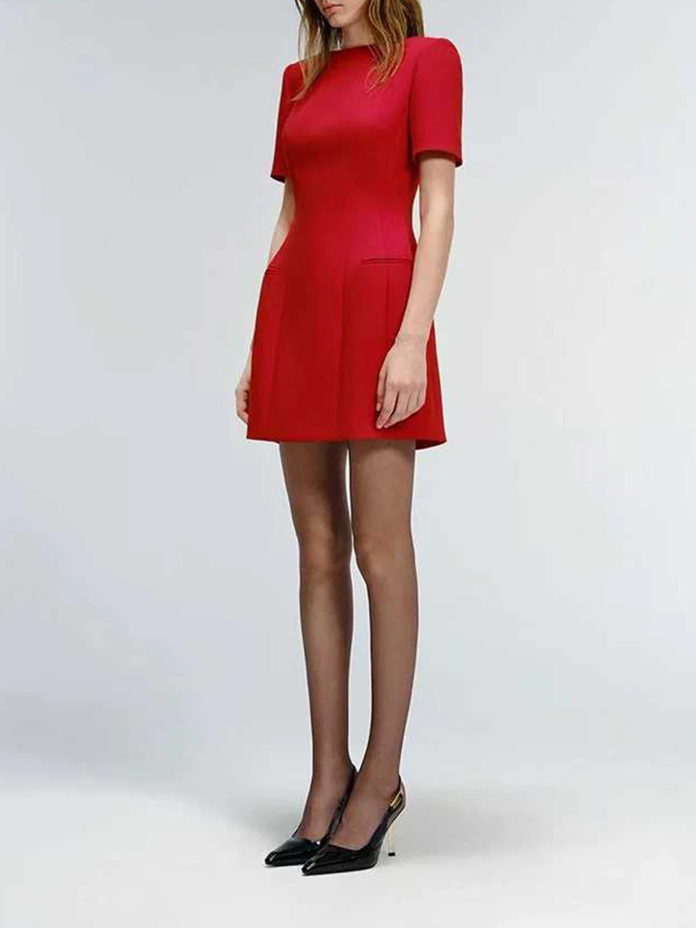 المألوف الحلو نمط بلون تنورة قصيرة 2025 جديد جولة الرقبة الخصر التخسيس تصميم الراقية فستان قصير