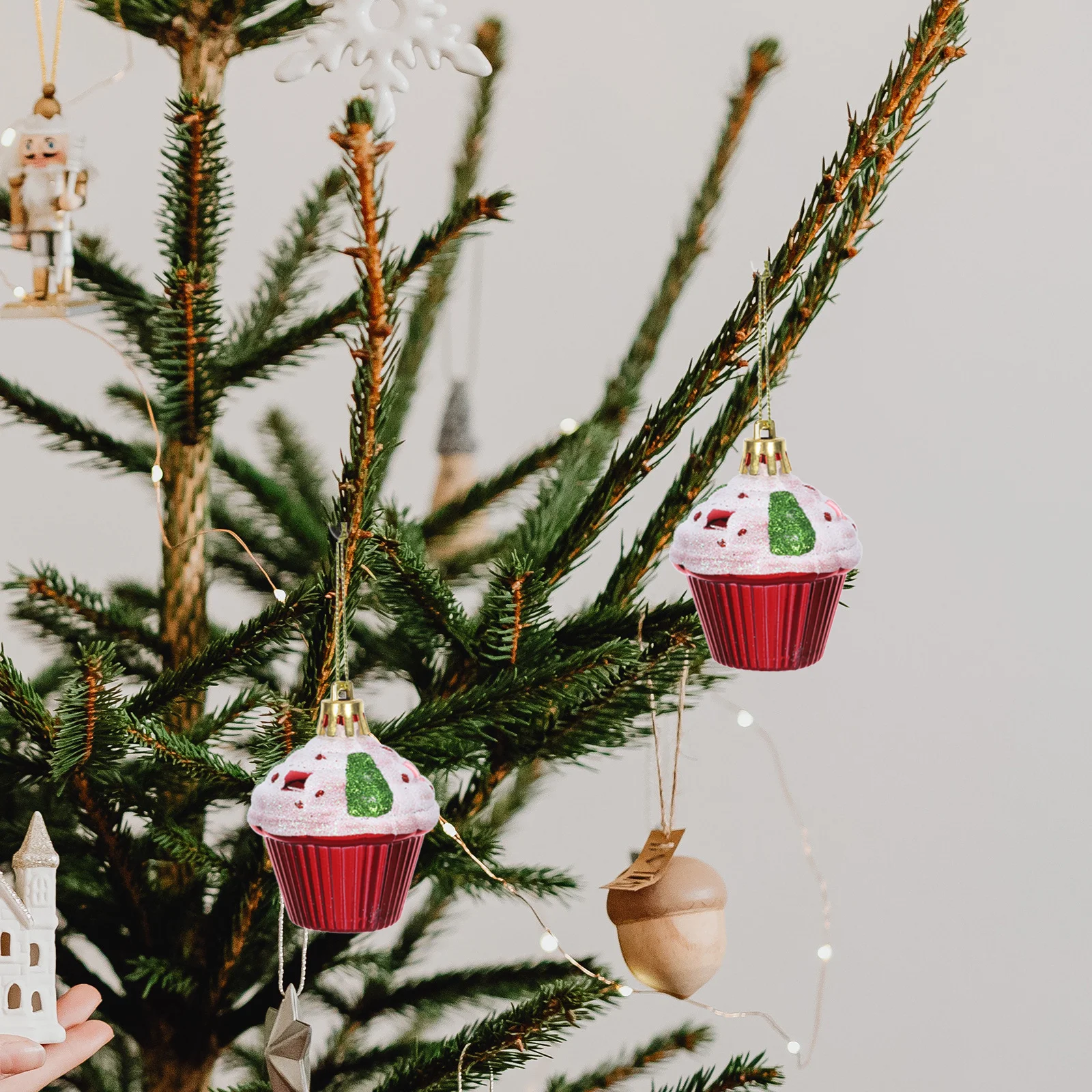 

4Pcs Xmas Tree Pendant Cake Shape Hanging Ornaments for Christmas Decor Holiday Party Home Fireplace Decoration Tree Balls