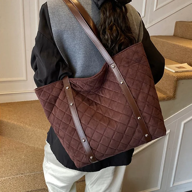 Autumn Winter Argyle Tote Bag For Women New Arrival Rivet Large Capacity Commuter Bags Korean Casual Fashion Female Handbags
