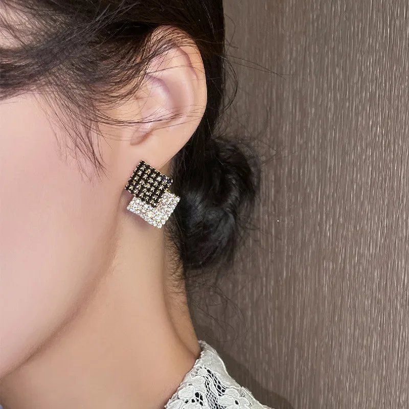 Korea New Design Fashion Jewelry Luxury Geometric Black White Crystal Earrings Generous Elegant Women\'s Prom Party Accessories