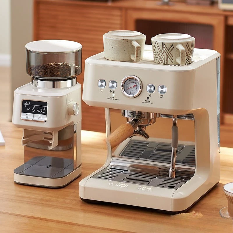 Semi-automatic household coffee machine, small commercial steam integrated